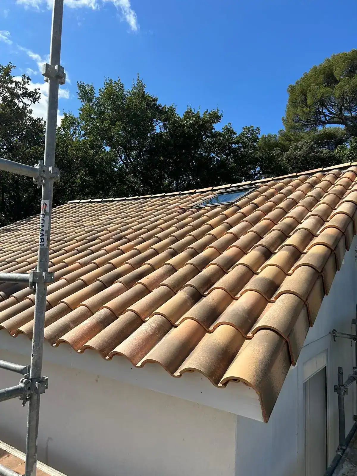 Toiture tuiles canal avec panneau solaire - Innovation 13