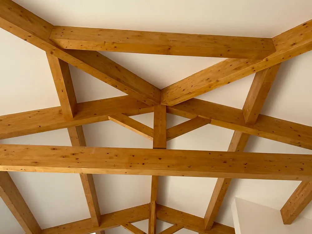 Charpente traditionnelle apparente réalisée par Altitude Bois