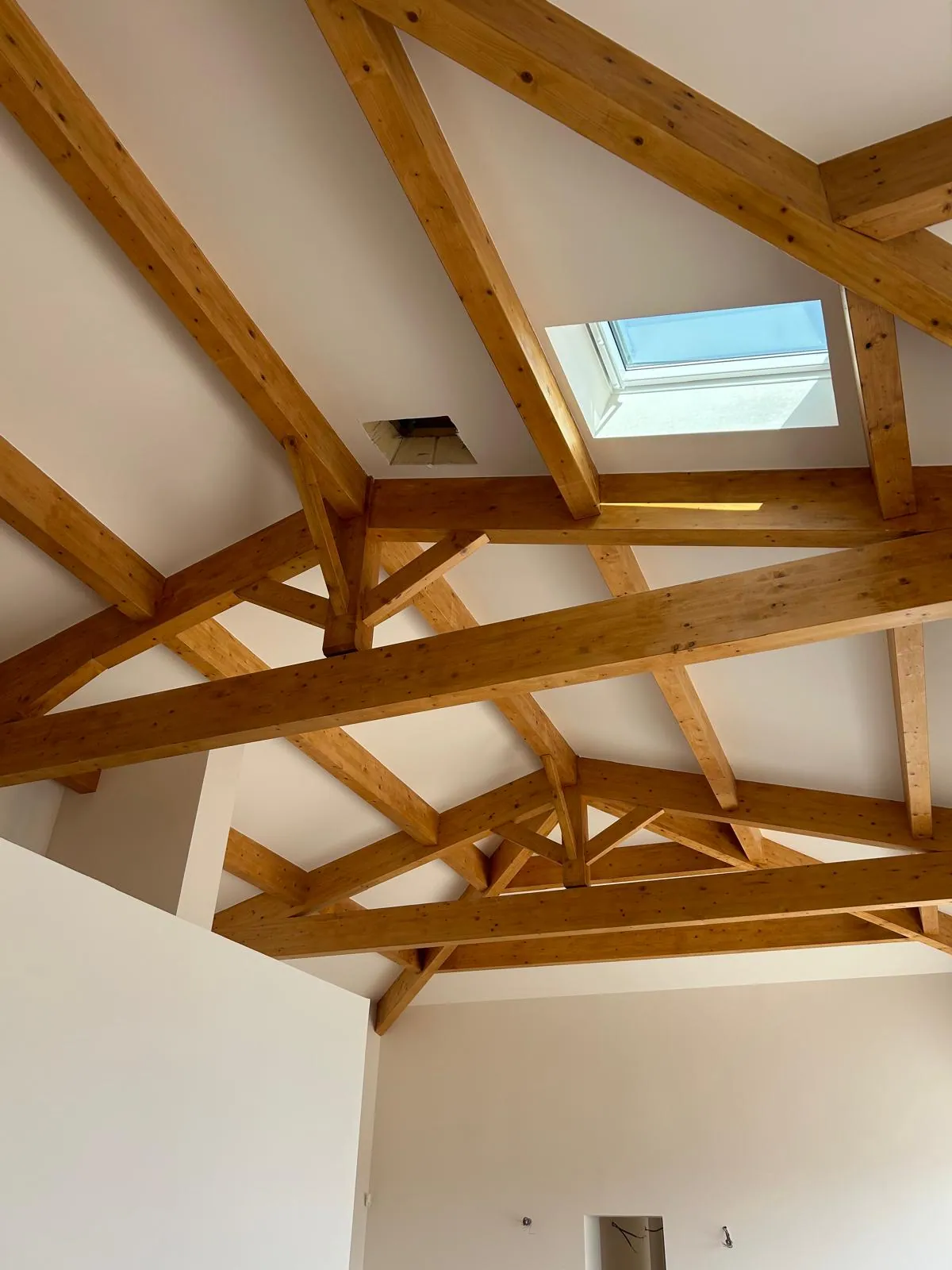 Charpente intérieure bois avec Velux - Aménagement combles